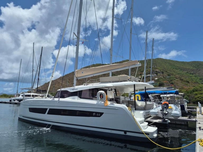 Location bateau Road Town pas cher Fountaine Pajot FP 44 Maestro - 3 cab.
