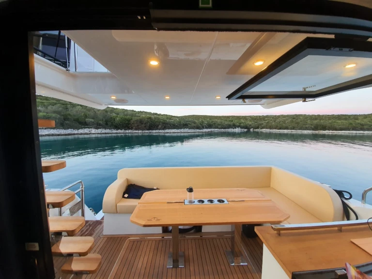 Louer Yacht avec ou sans skipper Sealine à Pula