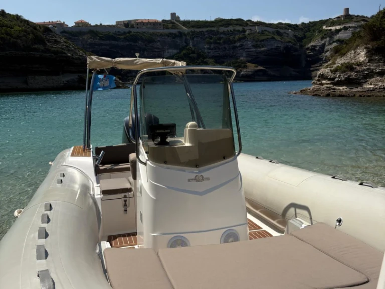 Location à Bonifacio - Capelli Tempest 770 sur SamBoat
