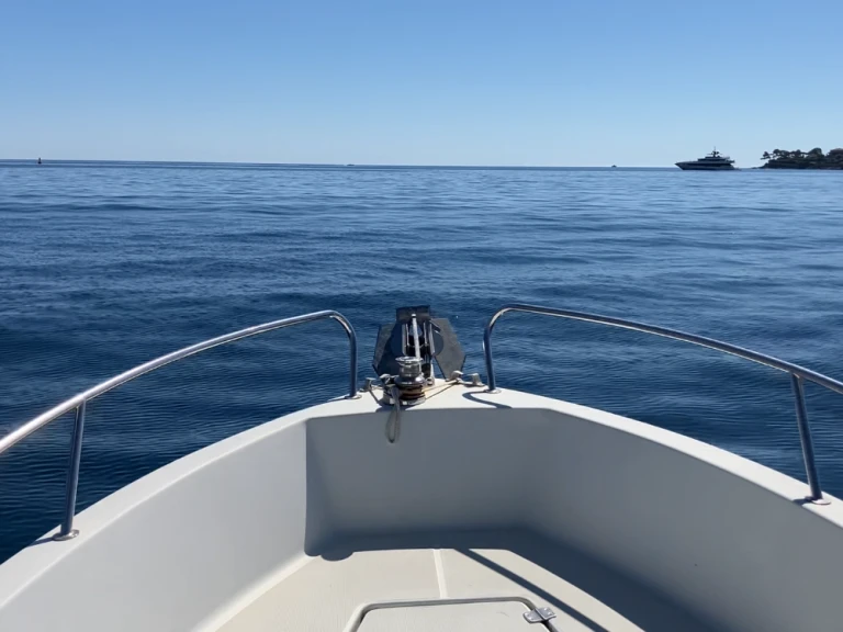 Louer Bateau à moteur avec ou sans skipper Jeanneau à France