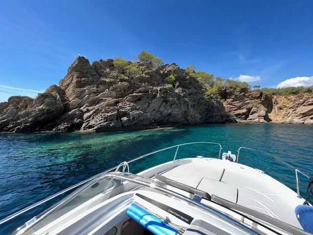 Location bateau Jeanneau Cap Camarat 7.5 WA Serie 2 à Port Cogolin sur Samboat
