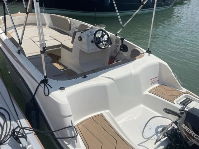 Louer Bateau à moteur avec ou sans skipper Quicksilver à Marseille