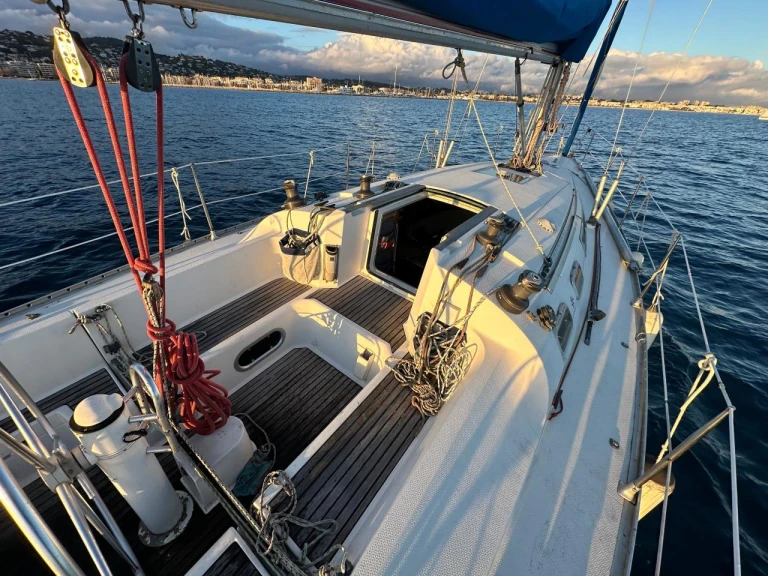 Louer Voilier avec ou sans skipper Jeanneau à Hyères