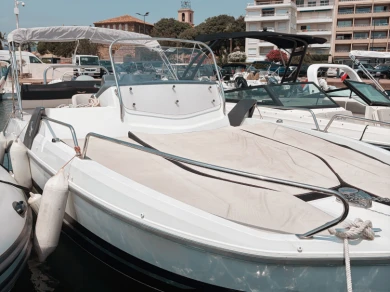 Charter a Bénéteau Flyer 6.6 SUNdeck in Sainte-Maxime on Samboat