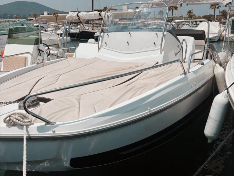 Louer Bateau à moteur avec ou sans skipper Bénéteau à Sainte-Maxime
