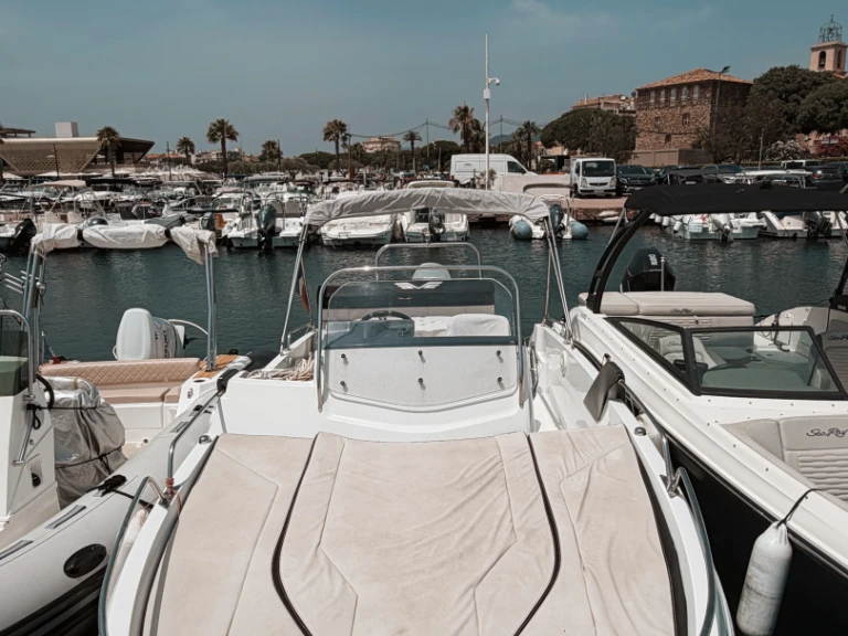 Location Bateau à moteur Bénéteau avec permis