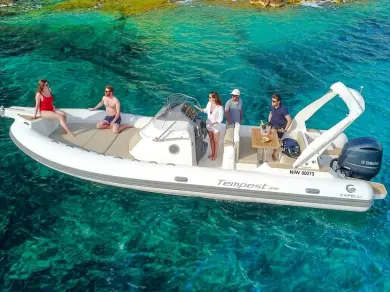 Louer Semi-rigide avec ou sans skipper Capelli à Mandelieu-la-Napoule
