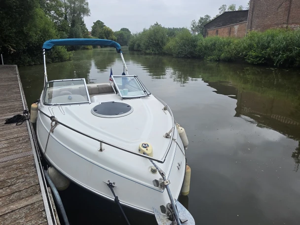 Location Bateau à moteur Four Winns avec permis
