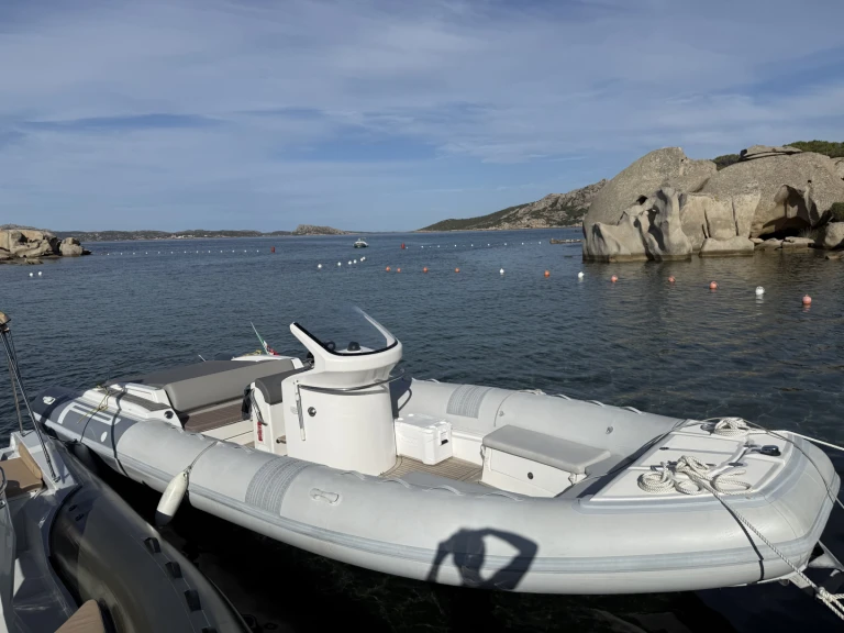 Location Semi-rigide à Porto Turistico Palau - Pirelli P880 sport