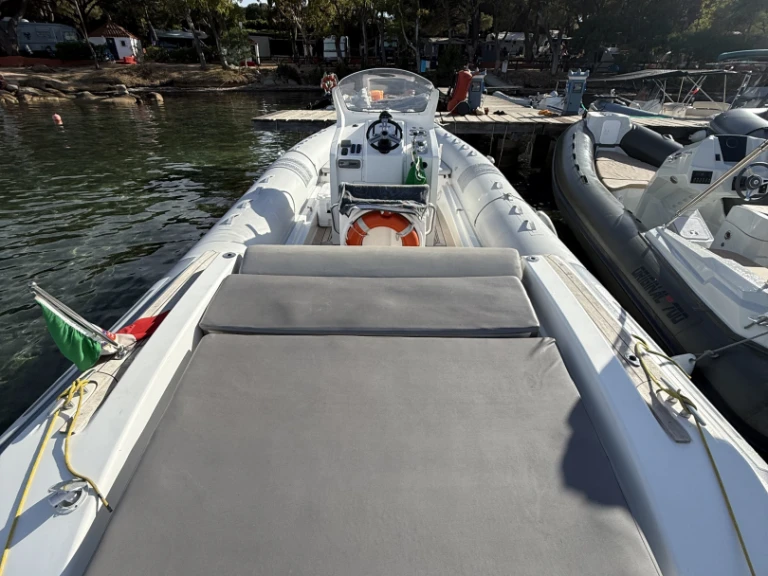 Location bateau Pirelli P880 sport à Porto Turistico Palau sur Samboat