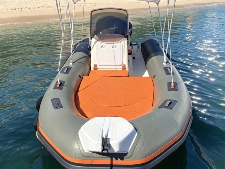 Semi-rigide à louer à Alghero au meilleur prix
