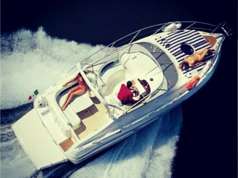 Bateau à moteur à louer à Sarzana au meilleur prix