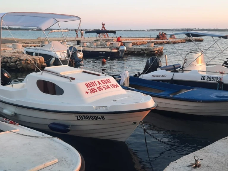 Louer Bateau à moteur avec ou sans skipper Adria 500m sport à Vrsi