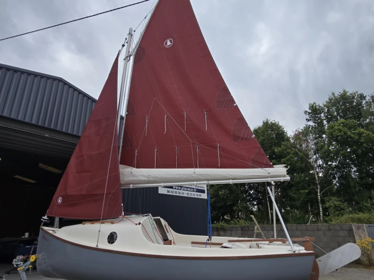 Location bateau Le Cap d'Agde pas cher Skellig 3