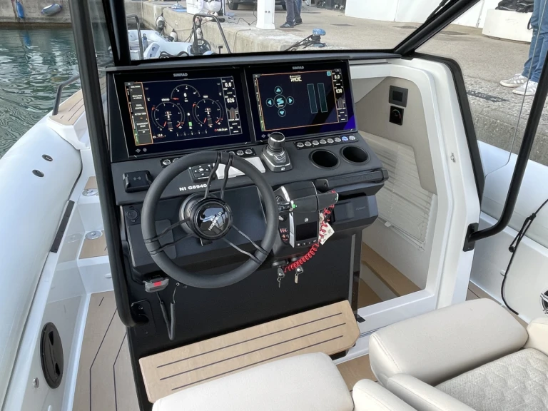 Location bateau Highfield ADV9 à La Trinité-sur-Mer sur Samboat