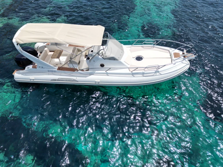 Louer Semi-rigide avec ou sans skipper Capelli à Porto-Vecchio