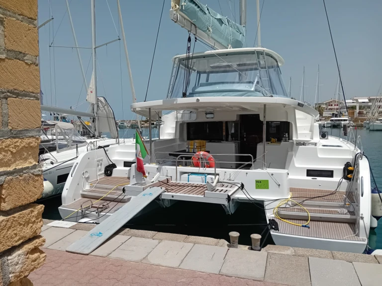 Location à Marina di Portorosa - Lagoon Lagoon 46 sur SamBoat
