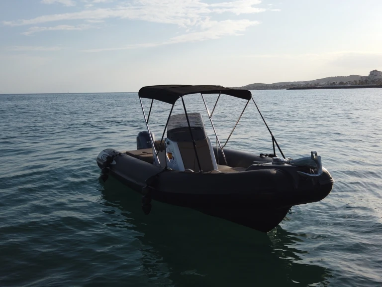 Louez un Maestrale Fun 650 à Port de Sitges Aiguadolç