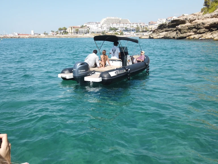 Location bateau Port de Sitges Aiguadolç pas cher Fun 650
