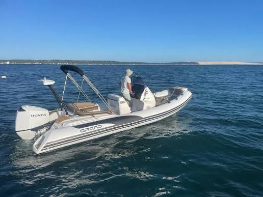 Semi-rigide à louer à Port de Bormes-les-Mimosas au meilleur prix