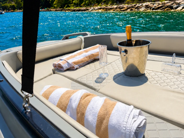 Louer Bateau à moteur avec ou sans skipper ROTO à Mandelieu-la-Napoule