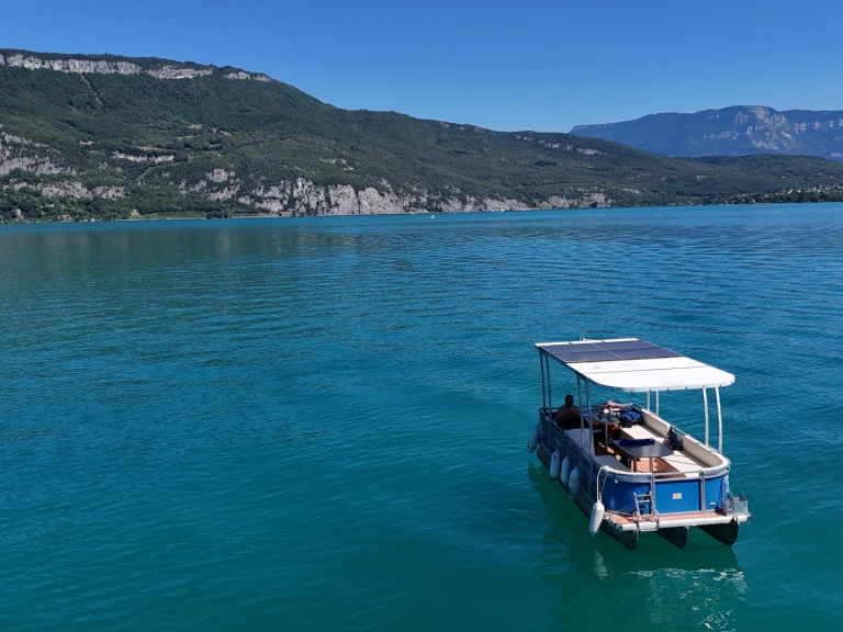 Louez un France pontoon 580 à France