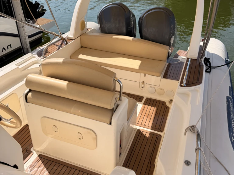 Location à Empuriabrava - Capelli Tempest 900 Cabine sur SamBoat