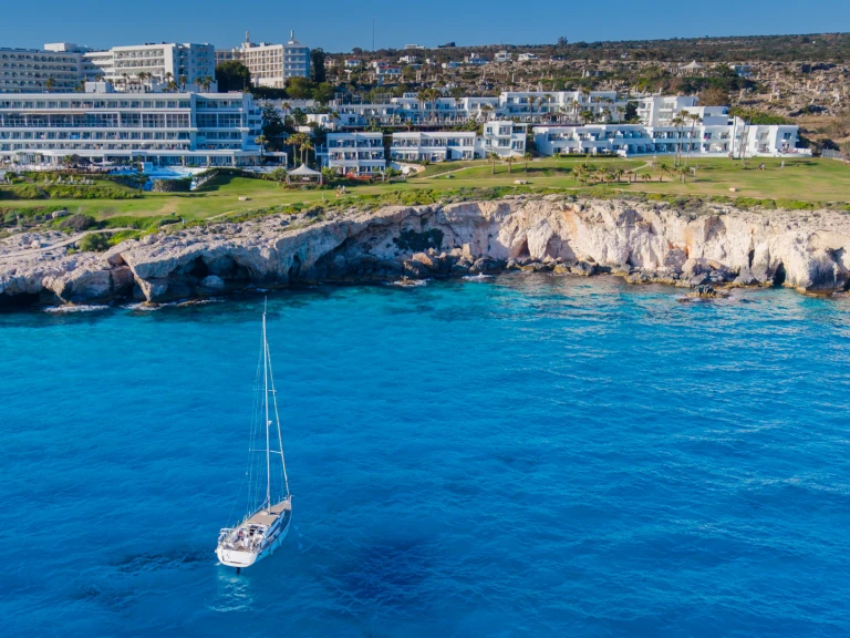 Louer Voilier avec ou sans skipper Jeanneau à Protaras