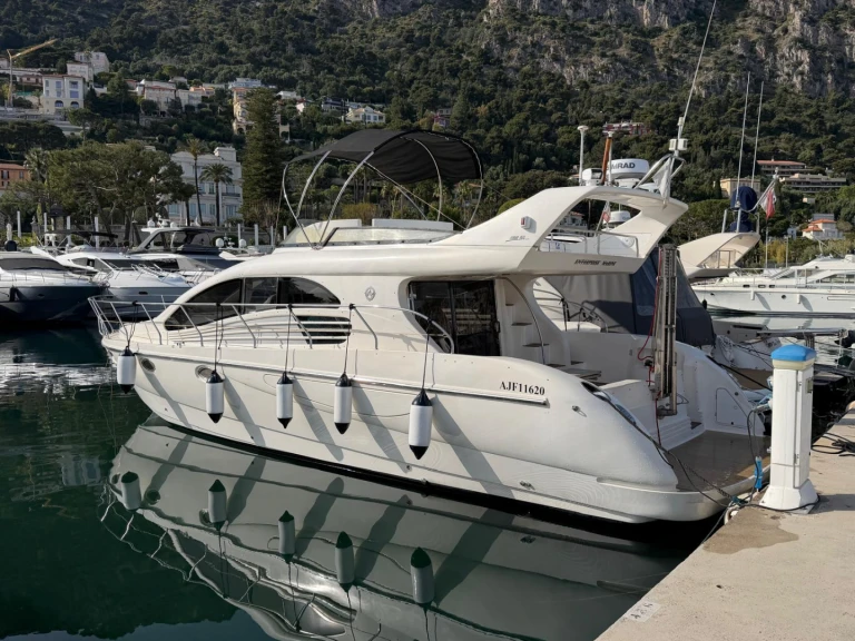 Bateau à moteur à louer à Beaulieu-sur-Mer au meilleur prix