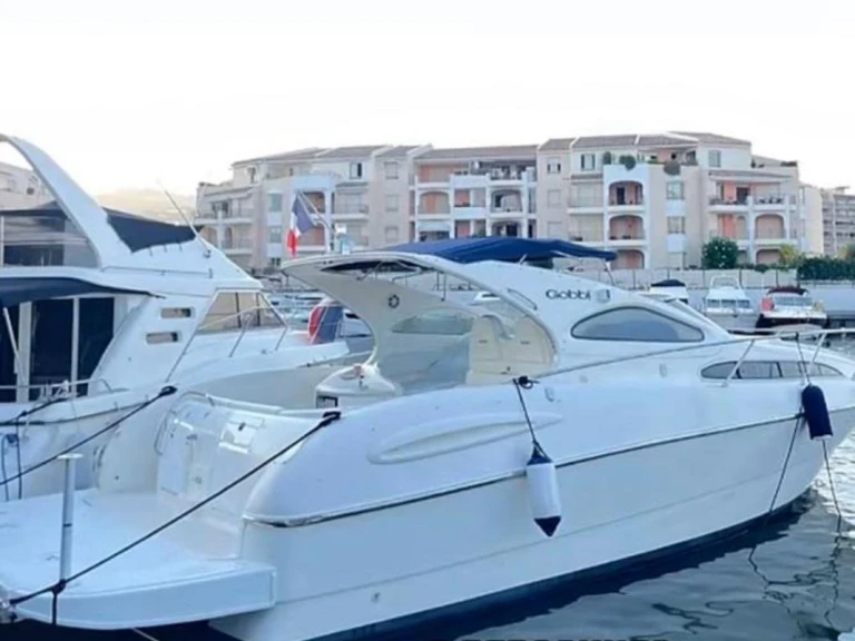 Bateau à moteur à louer à Mandelieu-la-Napoule au meilleur prix