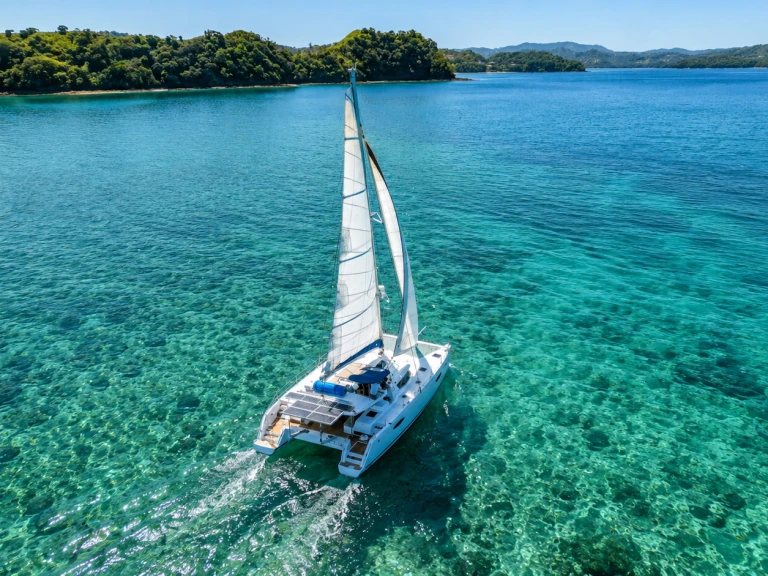 Location Yacht Custom Made avec permis