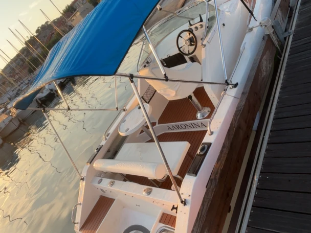 Location Bateau à moteur Balt avec permis