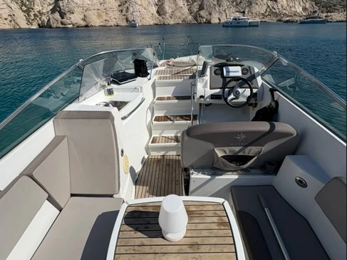 Jeanneau Cap Camarat 7.5 DC a louer à Marseille
