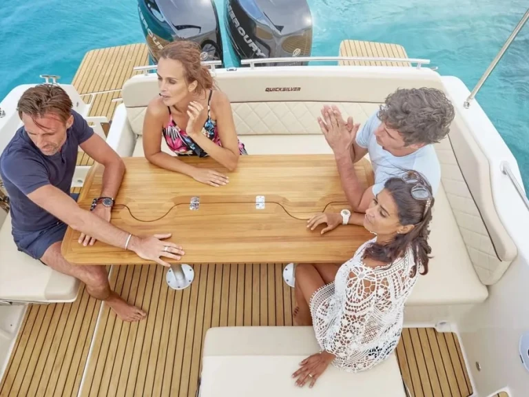 Quicksilver Activ 875 Sundeck a louer à Marseille