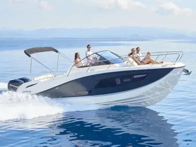Louez un Quicksilver Activ 875 Sundeck à Marseille