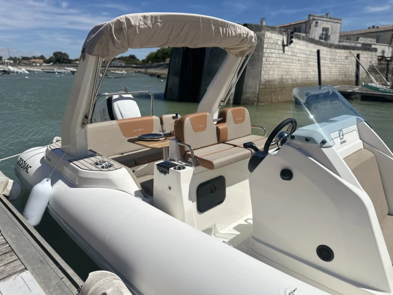 Louez un Zodiac Medline 7.5 à La Flotte