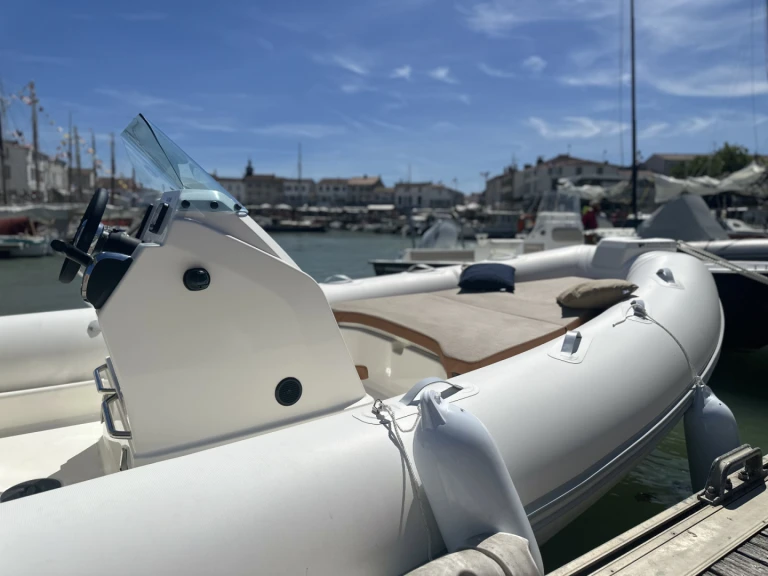 Location Bateau à moteur à La Flotte - Zodiac Medline 7.5