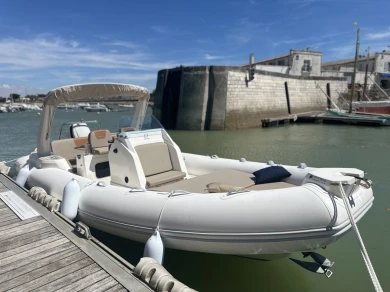 Boat rental Zodiac Medline 7.5 in La Flotte on Samboat