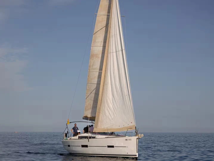Location à Puerto Banús - Dufour Dufour 410 Grand Large sur SamBoat