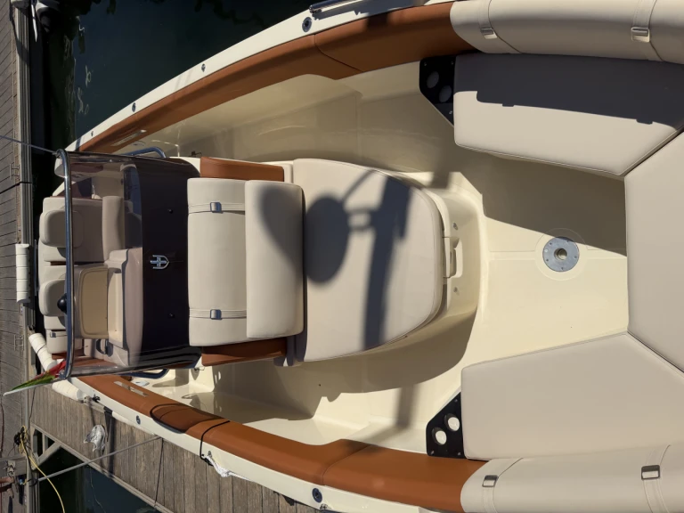 Louez un Invictus  280 SX à Portimão