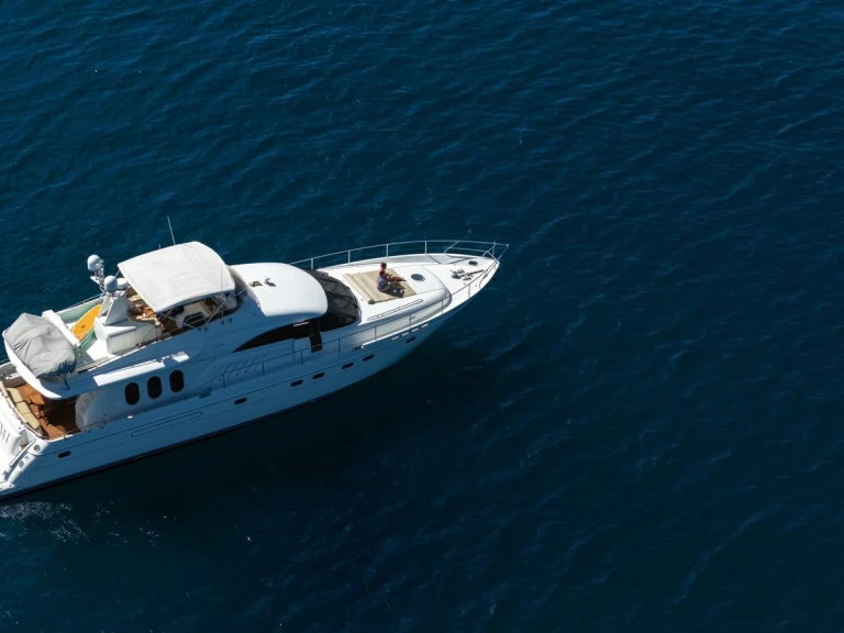 Location Yacht Custom Made avec permis