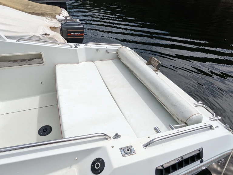 Louer Bateau à moteur avec ou sans skipper Jeanneau à Lanobre