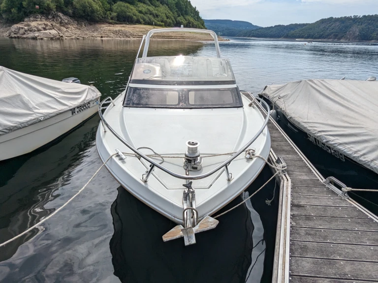 Bateau à moteur à louer à Lanobre au meilleur prix