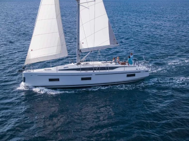 Hire a Bavaria Bavaria C42 Murter-Kornati
