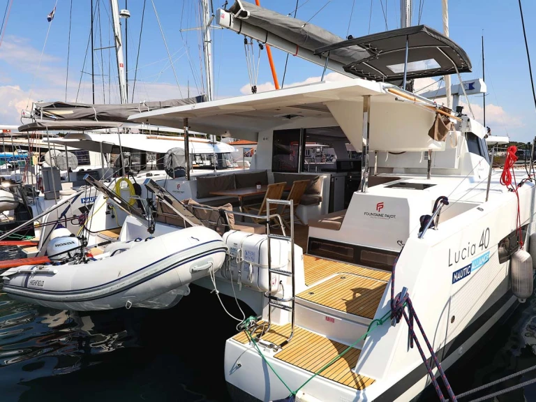 Location Catamaran à Pula - Fountaine Pajot Lucia 40