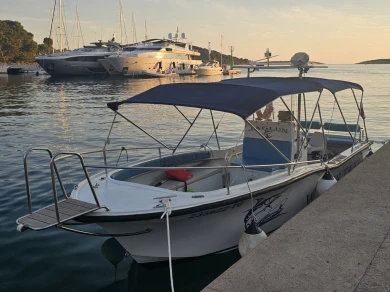 Noleggiare una Nautique Correct Craft Ski Nautique 196 a Trogir