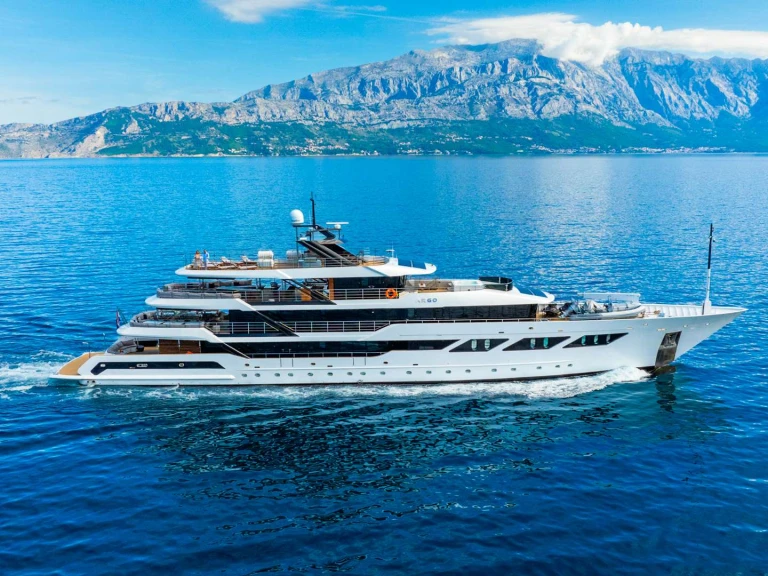 Location Yacht Custom avec permis