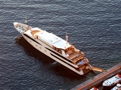 Custom Harmony V da affittare a  Naples