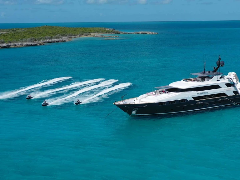 Location bateau Trinity NO BAD IDEAS à Nassau sur Samboat