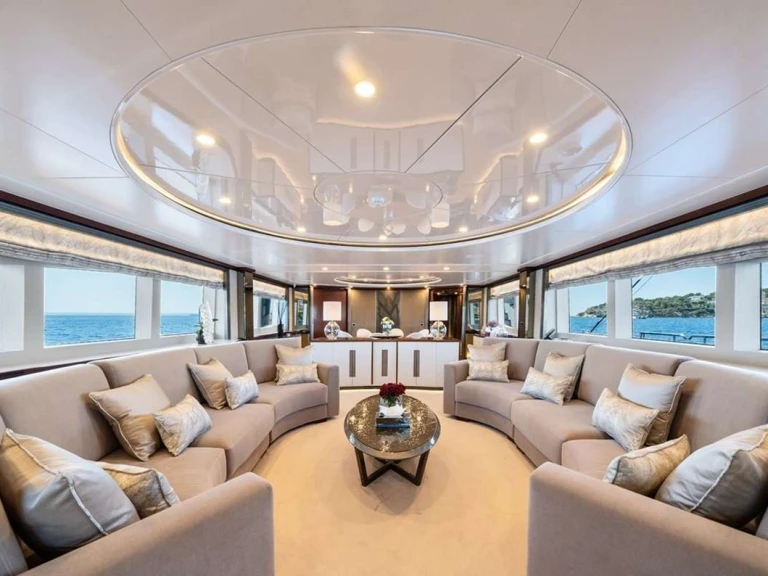 Location à Cannes - CRN Ancona TITIAN PEARL sur SamBoat